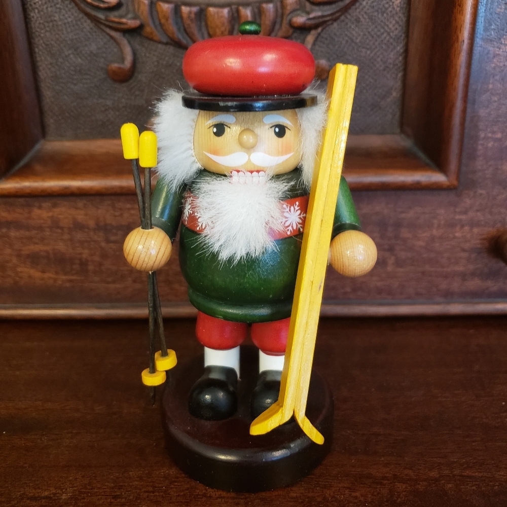 Collector's Ski Loving / Ski Chalet/ Nutcracker!